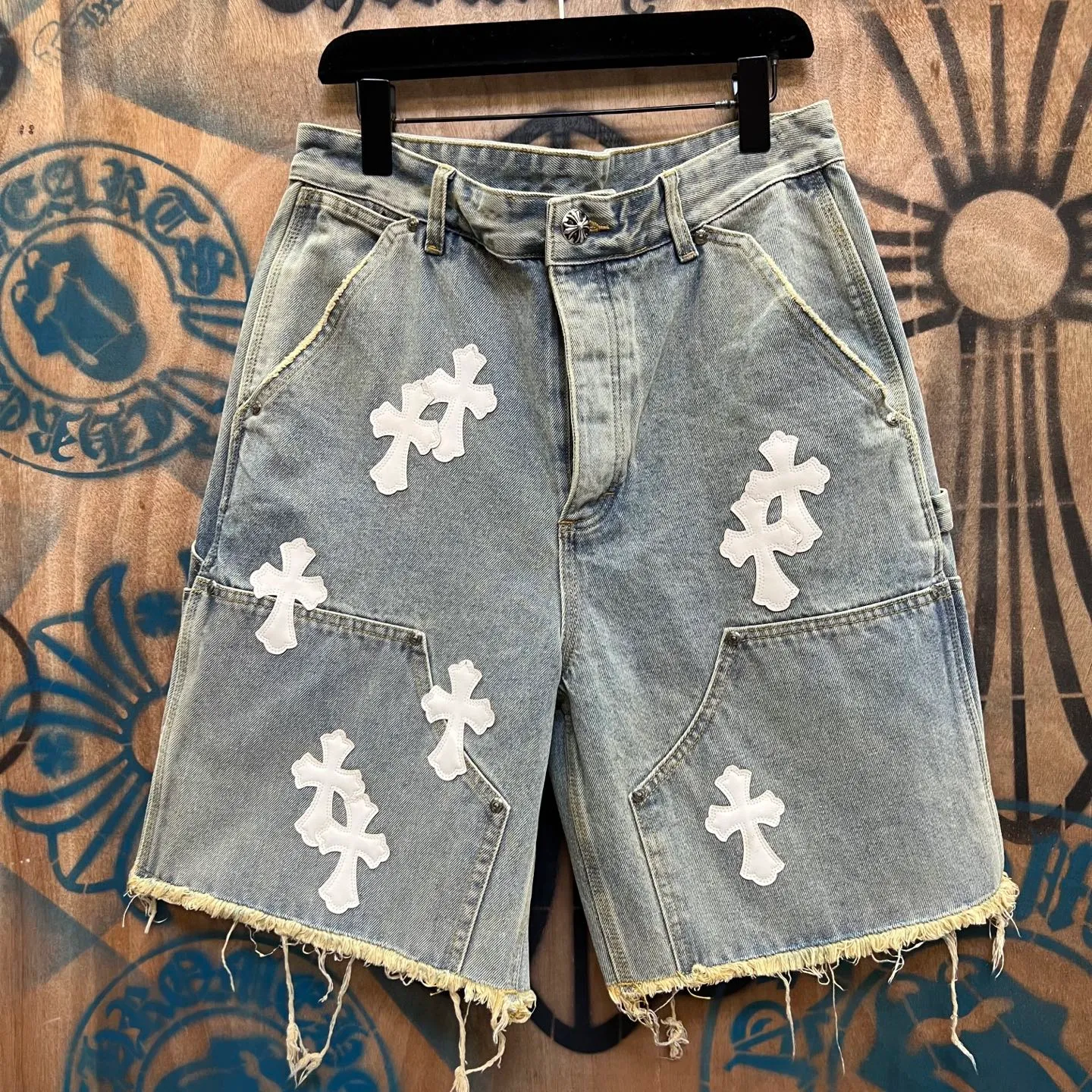 P520 chrome hearts limited series new city limited jeans Chrome Hearts city limited denim shorts vintage levis American made 501 505 517 base version remake Levis American made 501 base version imported sheepskin 925 silver remake Customers provide waist and pants length or height and weight. The studio will select the most suitable base version for you to remake. There are many people doing remakes in the market. Don’t belittle or comment. The difference is visible to the naked eye. See and compare for yourself #CHROME HEARTS Unisex style
